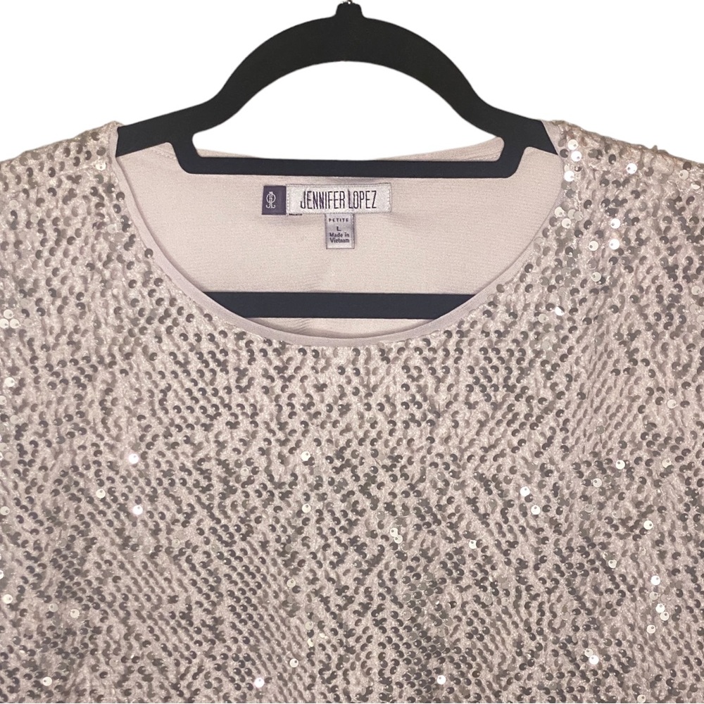 Chic Jennifer Lopez sequin T shirt